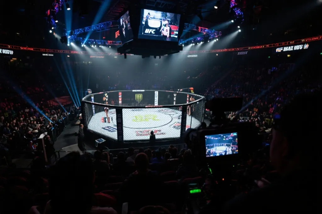 当热血遇上科技：manbetx注册与登录多视角直播为MMA粉丝带来极致体验